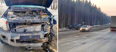 Ford - Две легковушки разбились на кольце на окраине Петрозаводска (ФОТО) - stolicaonego.ru - Петрозаводск