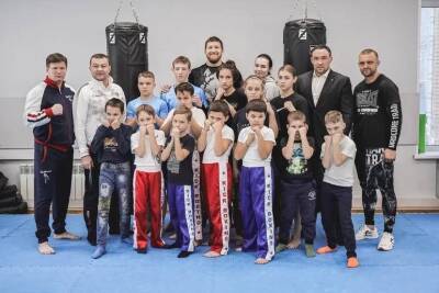 Чемпионы мира и заслуженный тренер по кикбоксингу провели для юных ульяновцев мастер-класс