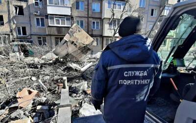 Оккупанты вновь обстреляли жилые дома и школу в Харькове: что известно о жертвах