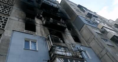 В сети начали появляться видео разрушенных жилых домов в Мариуполе из-за обстрелов ВС РФ