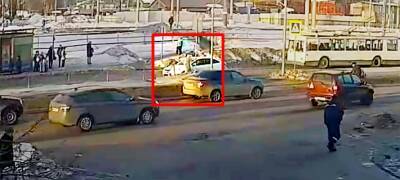 Автомобиль сбил на нерегулируемом переходе в Петрозаводске молодую девушку (ВИДЕО)