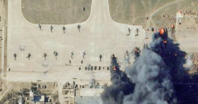Спутниковые снимки подтвердили уничтожение множества вертолетов ВС РФ в Херсоне (фото)