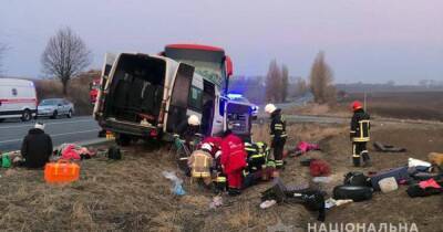 В Хмельницкой области автобус с переселенцами попал в ДТП, 7 человек погибли (ФОТО)