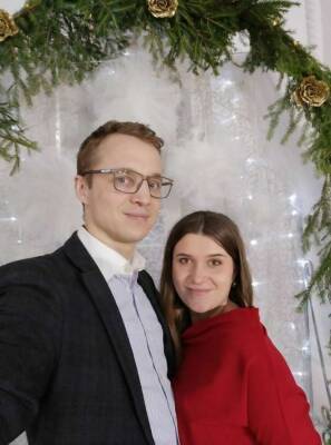 Дмитрия Дашкевича вместе с беременной женой вызывают на допрос