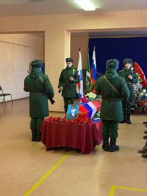 Фото: в Раздолье прощаются с погибшим в Украине Матвеем Вахитовым