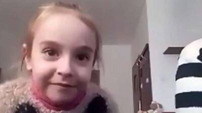 Видео с семилетней украинкой, поющей в бомбоубежище песню из мультфильма "Ледяное сердце", посмотрели миллионы людей