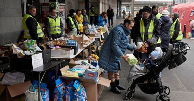Где беженцам из Украины еще предоставят работу, бесплатный проезд и еду