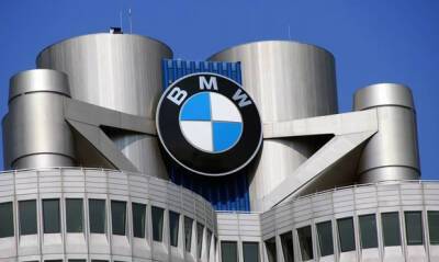 BMW и Volkswagen приостановили работу своих заводов в Европе из-за спецоперации в Украине - og.ru - Украина