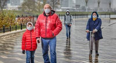 Четверть москвичей планируют носить маски и после их отмены