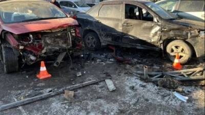 В Иркутске водитель сбил женщину на парковке и протаранил 7 машин