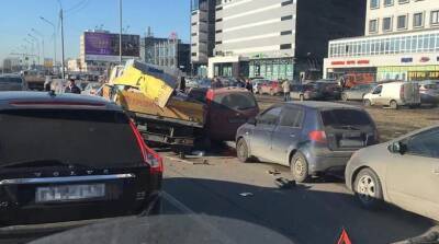 Массовая авария в Петербурге унесла жизнь 56-летнего водителя «Газели»