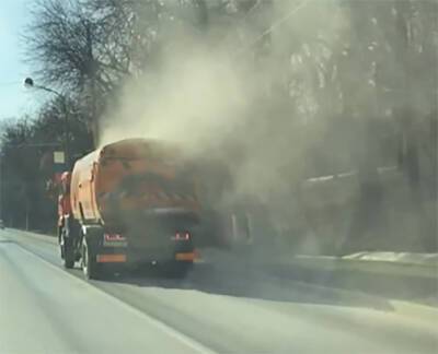 «Адовая» уборка пылью ростовских дорог возмутила соцсети - privet-rostov.ru