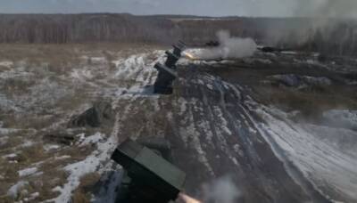 Минус бомбардировщик и стадо оккупантов: работает реактивная артиллерия 128 закарпатской бригады - видео сбивает с ног