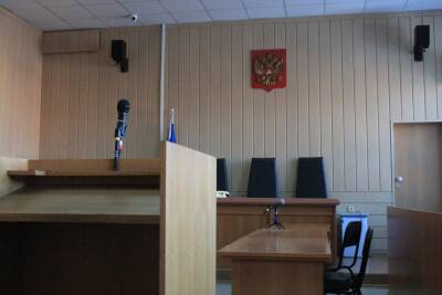Суд вынес предупреждение студенткам НГУ в Новосибирске за расклейку листовок