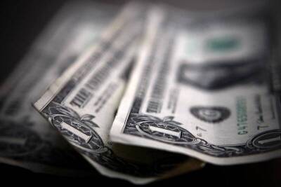 ЦБ РФ установил курс доллара США на сегодня в размере 108,0521 руб., евро - 118,7601 руб.