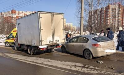 В Сыктывкаре неудачный маневр автомобиля завершился травмой ребенка