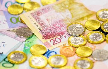 Белорусам вместо долларов и евро в банках начали выдавать рубли