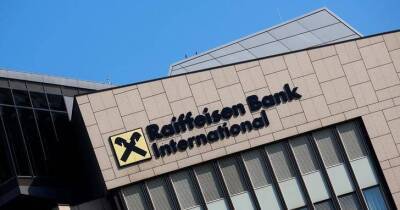 Raiffeisenbank рассматривает выход из дочернего банка в России