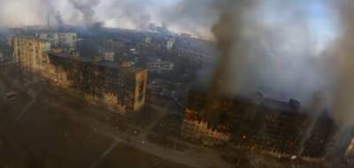Удар по драмтеатру в Мариуполе: бомбоубежище выдержало, из-под завалов спасают людей