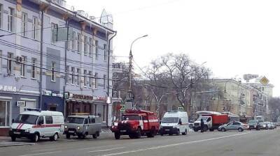 Силовики оцепили маршрутку в центре Воронежа