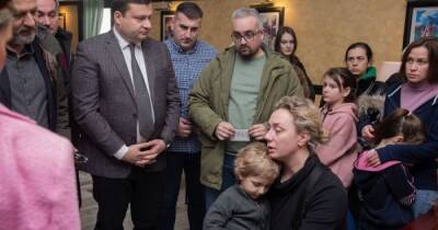 В Черногорию уже эвакуировались от 5 до 6 тысяч украинцев: какую помощь обещают беженцам