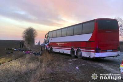 Под Хмельницким разбился автобус с переселенцами из Днепра: 7 погибших и 9 пострадавших. ФОТО