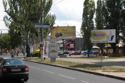 Мэр Николаева заявил, что все рекламные щиты уйдут на противотанковые ежи