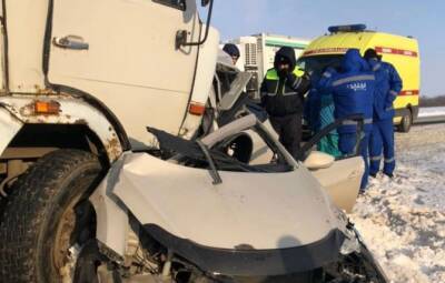 На трассе «Каспий» иномарка попала под грузовик, водитель погиб