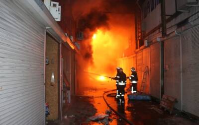 Пожар на рынке в Харькове тушат почти 19 часов