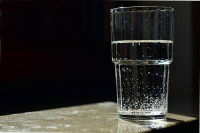 Эндокринолог объяснил, почему еду нельзя запивать водой