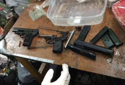 В доме жителя Тверской области оперативники ФСБ нашли оружие и поддельные документы