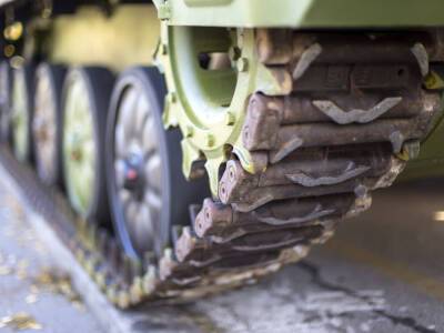 Возле границы с Украиной белорусские солдаты-срочники отмывают российские танки от останков оккупантов – СМИ