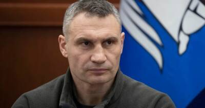 Работают спасатели и медики, – Кличко показал последствия обстрела в Подольском районе