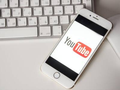Россия обвинила YouTube в терроризме и потребовала прекратить транслировать "антироссийские ролики"