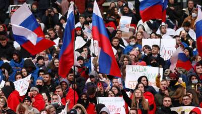 В Лужниках проходит митинг-концерт, ждут выступления Путина