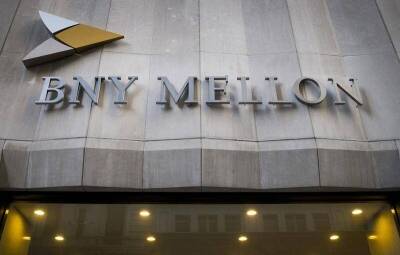 Банк BNY Mellon приостановил инвестиции в Россию