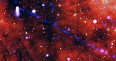 Телескоп NASA увидел, как мертвая звезда извергает антиматерию в космос (фото)
