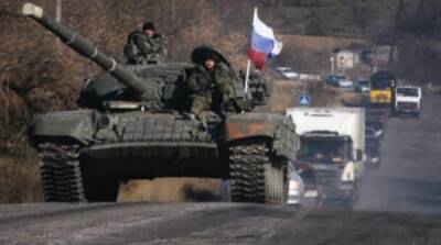 На трассе в Киевской области танки России обстреляли машины с гражданскими