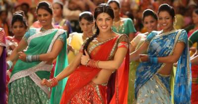 "Симметричный" ответ: в Госдуме предлагают крутить в России индийское кино вместо Голливуда