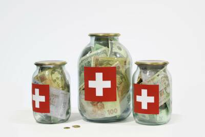 Швейцарские банки нашли на своих счетах более 200 млрд долларов «русских денег»