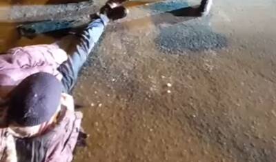 Водитель рейсового автобуса в Тюмени спас замерзающего на дороге мужчину