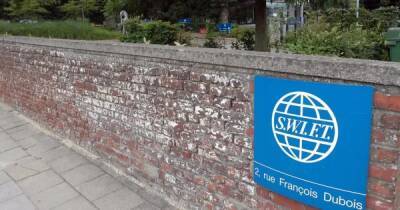 ЕС согласовал отключение семи банков РФ от SWIFT