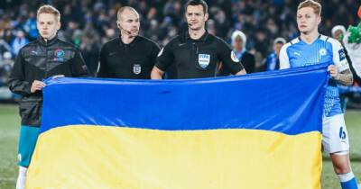Под аплодисменты стадиона: Зинченко вывел "Манчестер Сити" на матч Кубка Англии с флагом Украины
