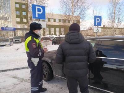 В Челябинской области нашли 90 автомобилей, незаконно стоявших на местах для инвалидов
