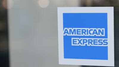 Компания American Express приостанавливает сотрудничество с партнерами в России