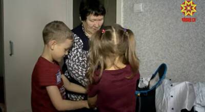 Четверо внуков из ЛНР укрылись у бабушки в Шумерле: пока дают бесплатные продукты, привезли новый диван