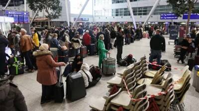 «Застрявшие» за границей — что делать туристам из России за границей чьи рейсы отменили, как вернутся домой