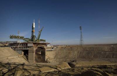 На Байконуре на стартовый стол установлена ракета-носитель «Союз-2.1б»