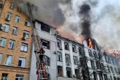 Центр Харькова снова под обстрелами: горят управления полиции и университет