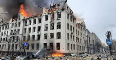 В Харькове оккупанты ударили по зданию факультета университета Каразина (фото, видео)